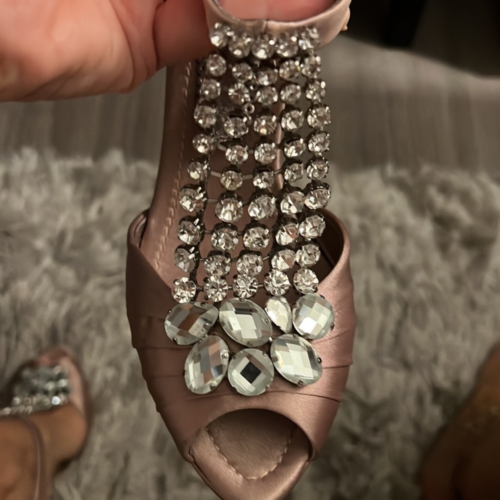 Beautiful Shoes - Picture 2 of 7